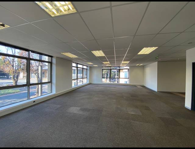 701M² OFFICE TO LET IN BRYANSTON